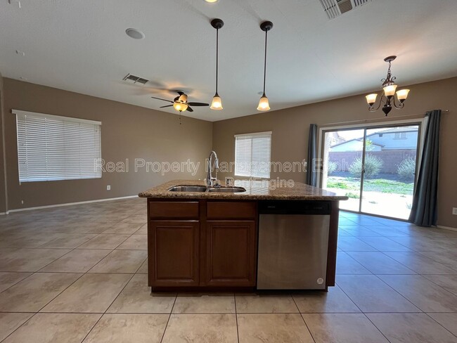 Building Photo - 2825 E Trigger Way