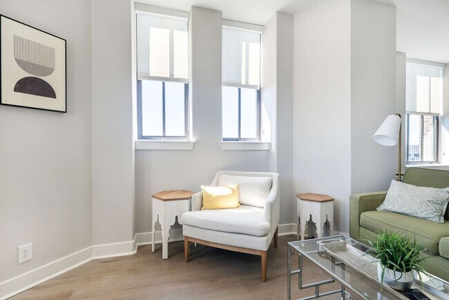 Building Photo - 10 Light St