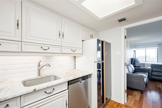 Building Photo - 1122 Colorado St