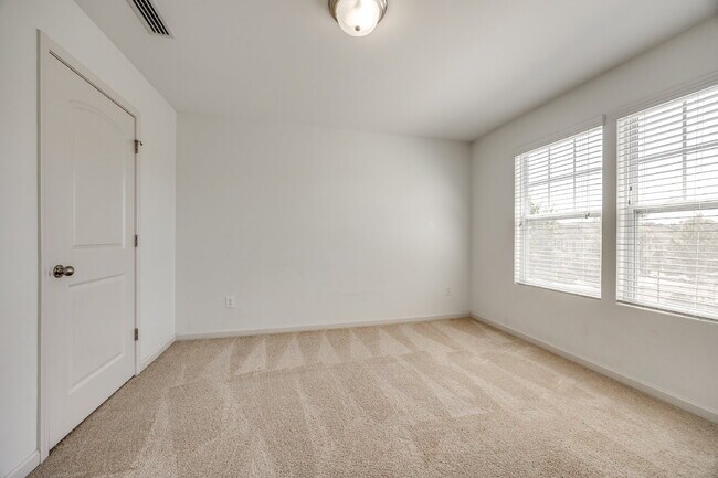 Building Photo - 826 Summerlake Dr