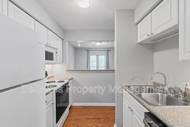 Building Photo - 207 Summit Ridge Dr