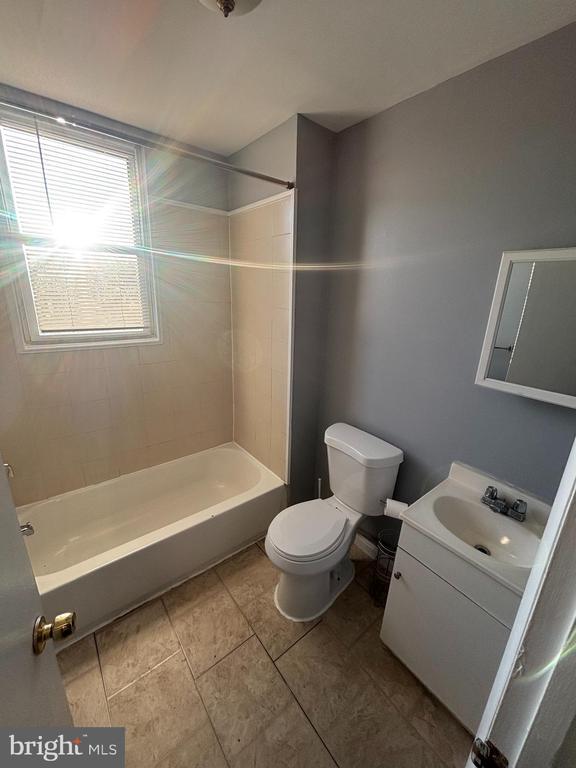 Building Photo - 1501 N Payson St