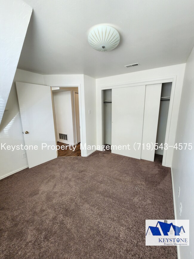 Building Photo - Charming Townhome in Pueblo West – Comfortable & Convenient Living $1300/$1300