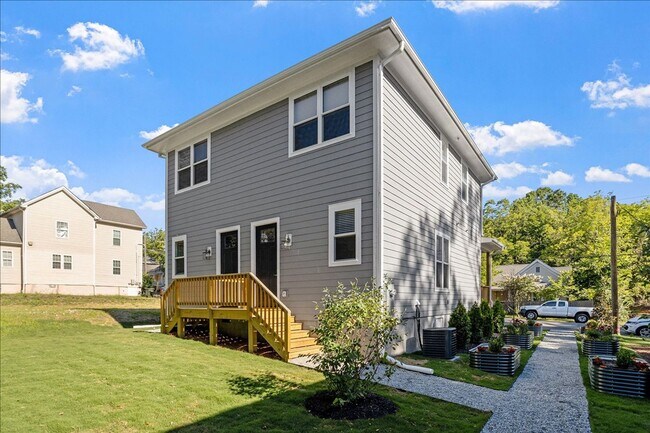 Building Photo - 320 Gray Ave