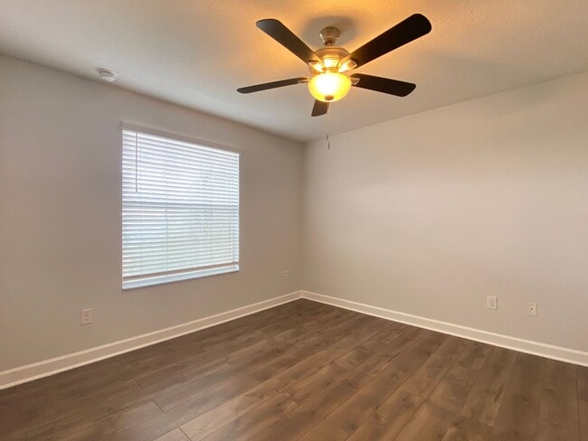 Building Photo - Spacious Waterfront 4BD/2.5BA Single Family Home in Orlando FL!