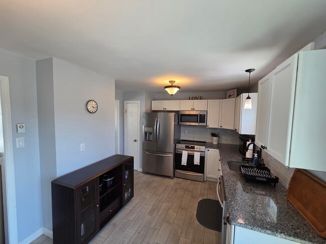 Building Photo - 16 Evergreen Dr