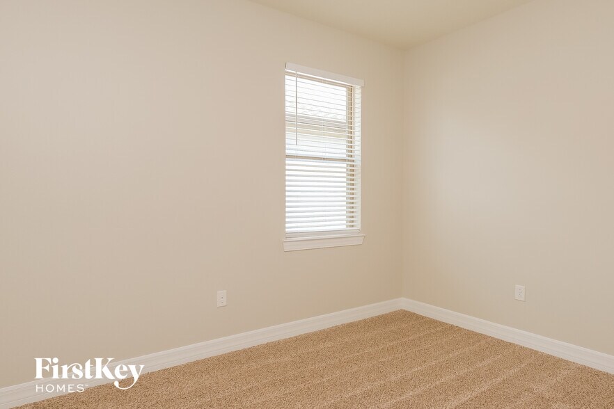 Building Photo - 16303 Treasure Point Dr