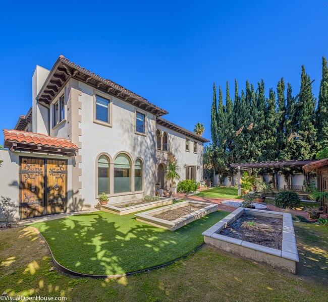 Building Photo - 11159 La Maida St