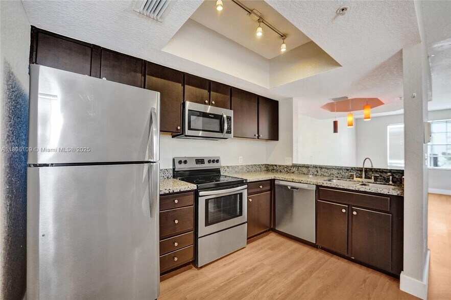 Building Photo - 781 SW 148th Ave