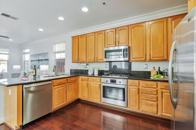 Building Photo - 8940 Acorn Way