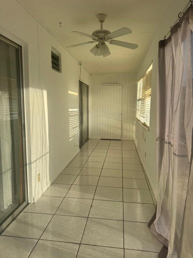 Building Photo - 10789 N Military Trl