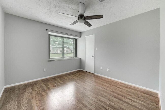 Building Photo - 12207 Meadowdale Dr