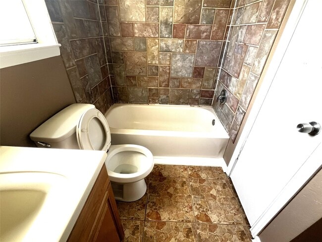 Building Photo - 339 El Toro Ln