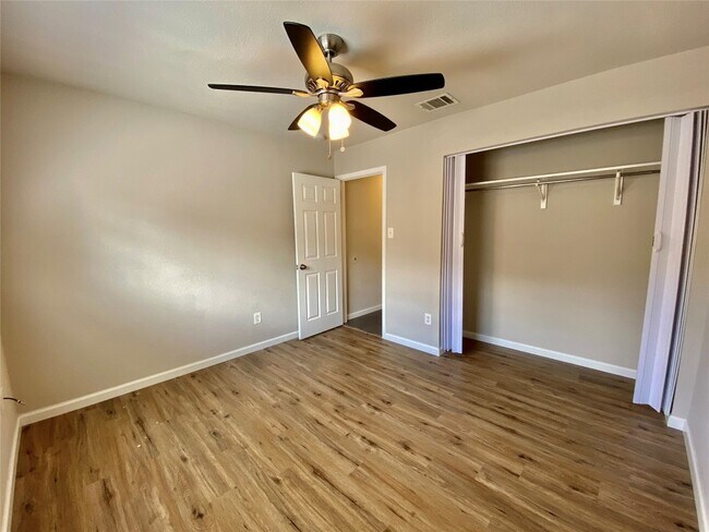 Building Photo - 3313 Settlement Dr