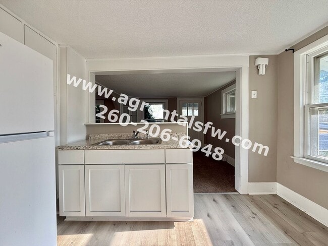 Building Photo - 3 Bedroom House