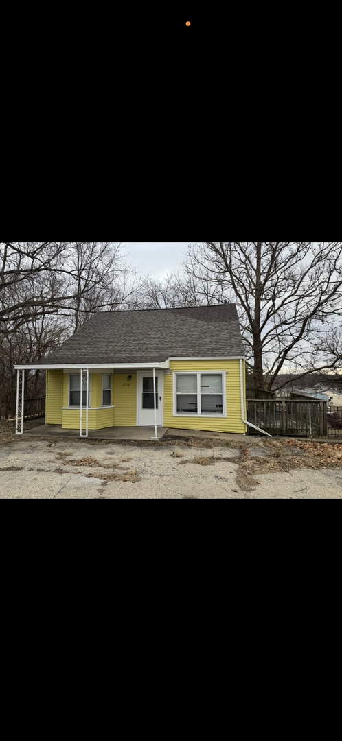 Building Photo - House in Peoria 3 BR / 2 BA Available Now