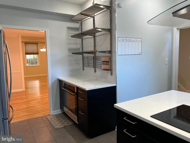 Building Photo - 6683 McLean Dr