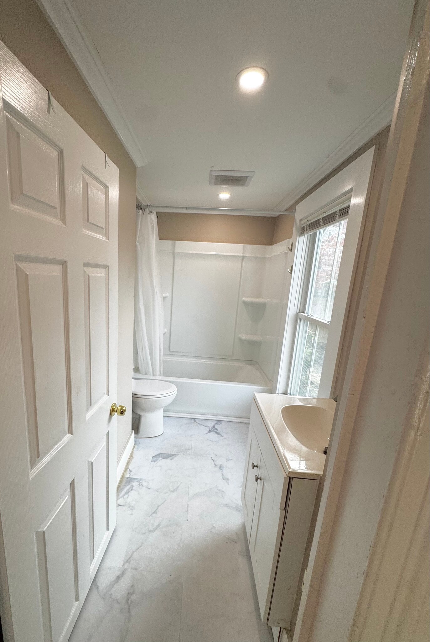 Building Photo - 112 Elm St