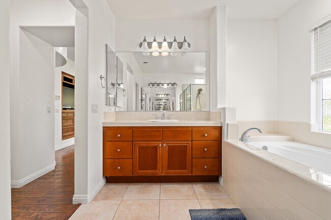 Building Photo - 7116 Torrey Mesa Ct