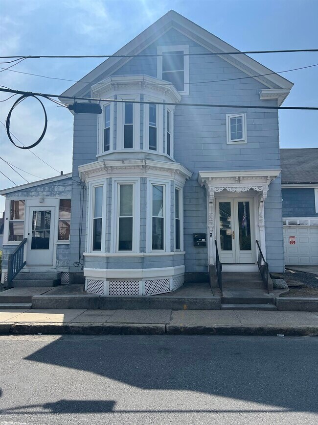 Primary Photo - 81 Elm St