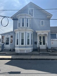 Building Photo - 81 Elm St