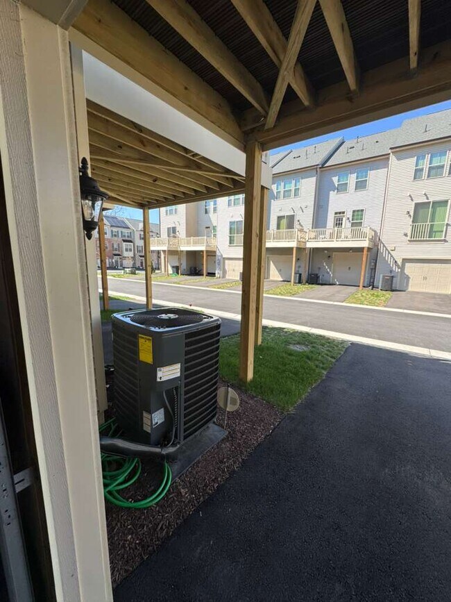 Building Photo - Biground