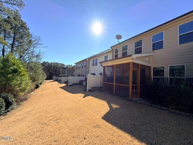 Building Photo - 305 Alamosa Pl