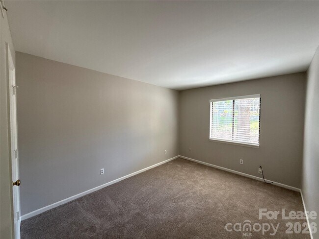 Building Photo - 11002 Harrowfield Rd