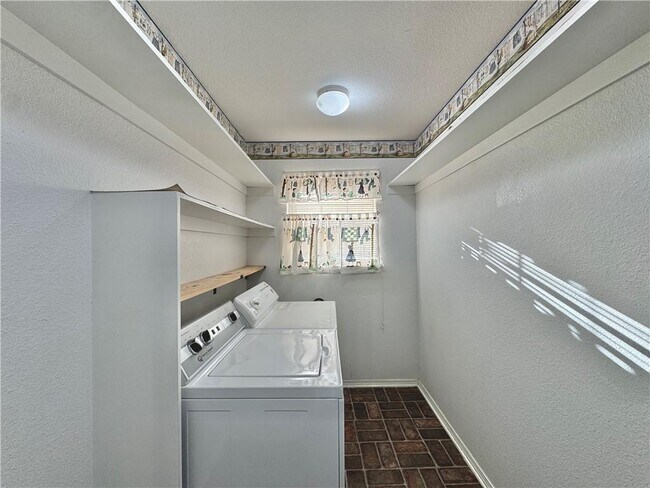 Building Photo - 171 Madison 2415