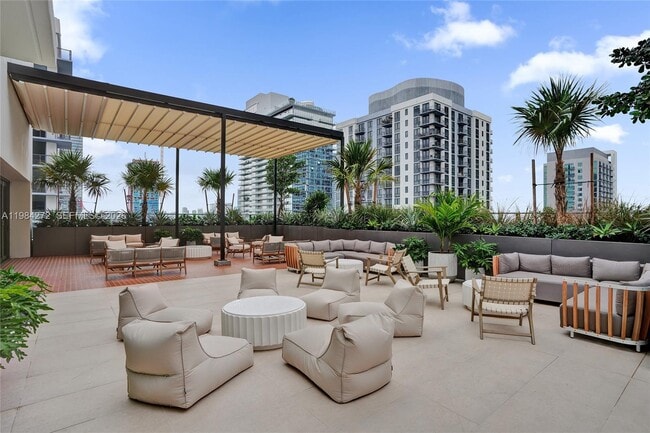 Building Photo - 11 NE 6th St