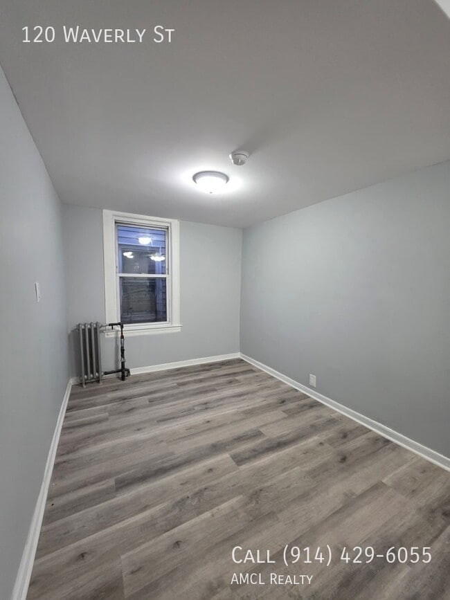 Building Photo - 120 Waverly St