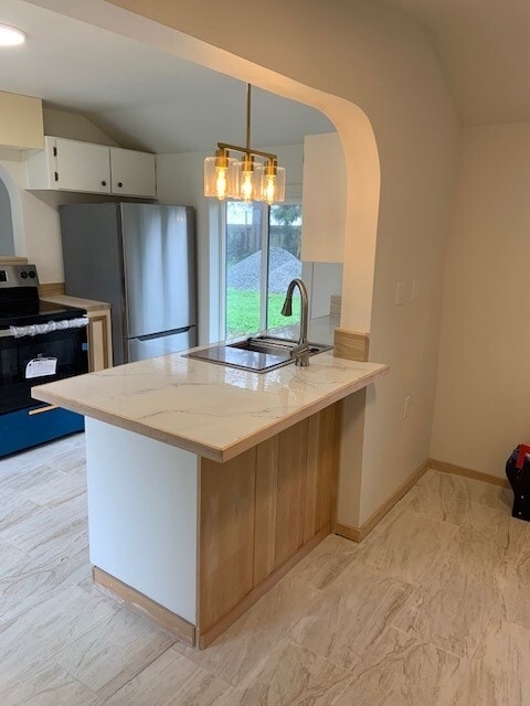 Kitchen Island - 3335 Coburg Rd
