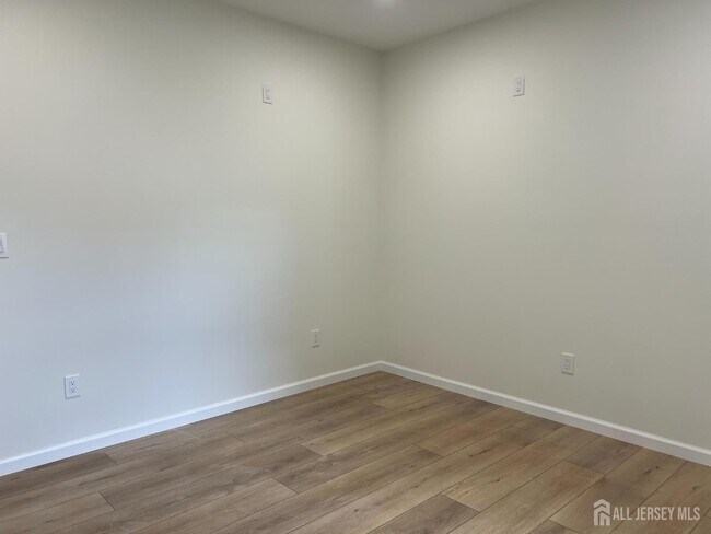 Building Photo - 33 Obert St