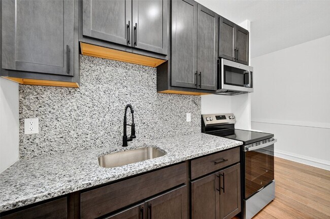 Building Photo - 5803 S Kings Highway Blvd