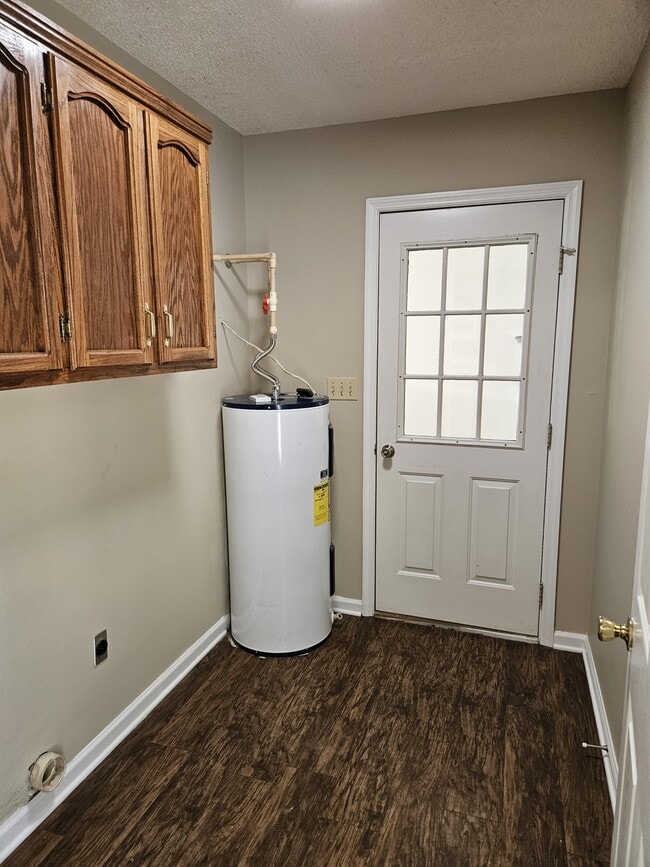 Building Photo - 104 Spring Hill Dr