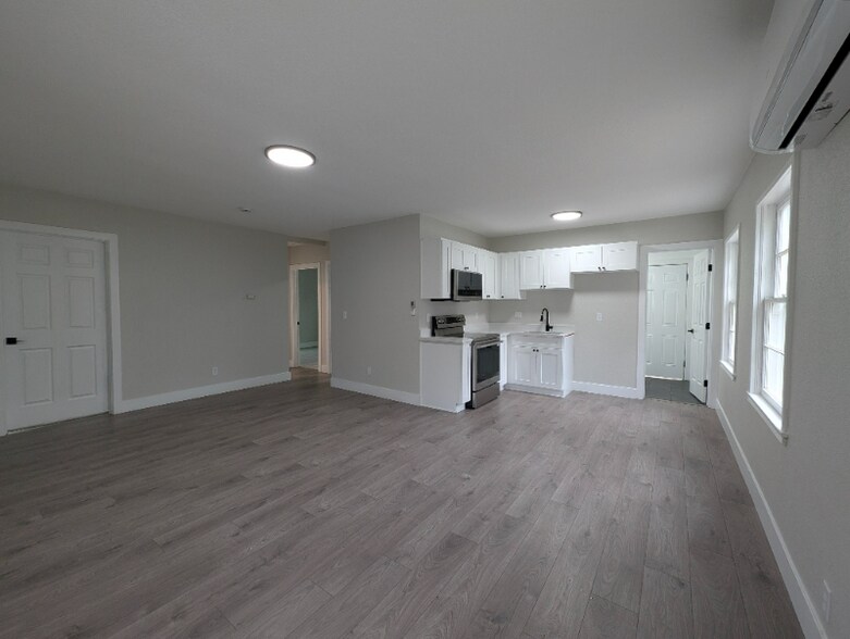 Building Photo - 2480 Baldwin Ave