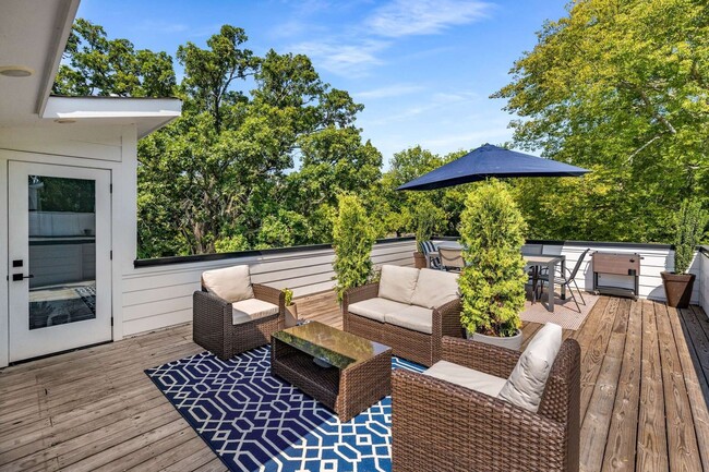 Building Photo - Prestine & Partially Furnished North Nashv...