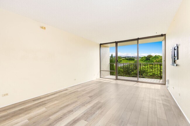 Building Photo - 2 bedroom 1 bath condo in Pearl 1 with 1 covered parking