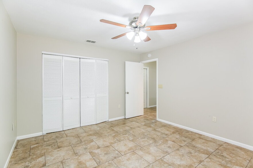 Building Photo - 5286 Enfield Ave