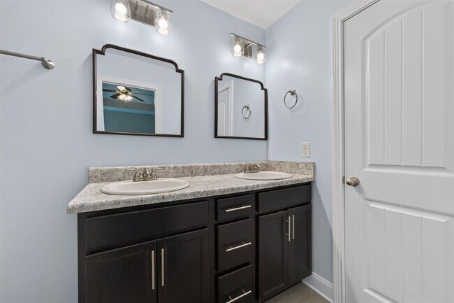 Building Photo - Pet Friendly Three Bedroom!
