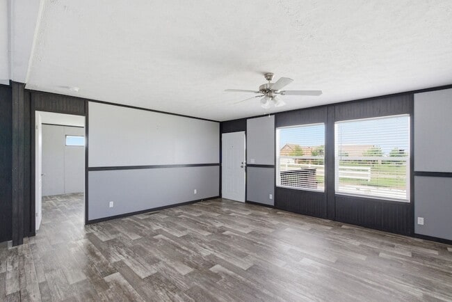 Building Photo - 303 Mesa Rdg