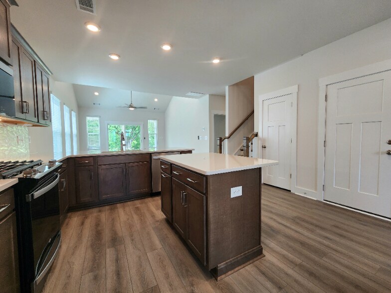 Building Photo - 499 Ml Pk Wy