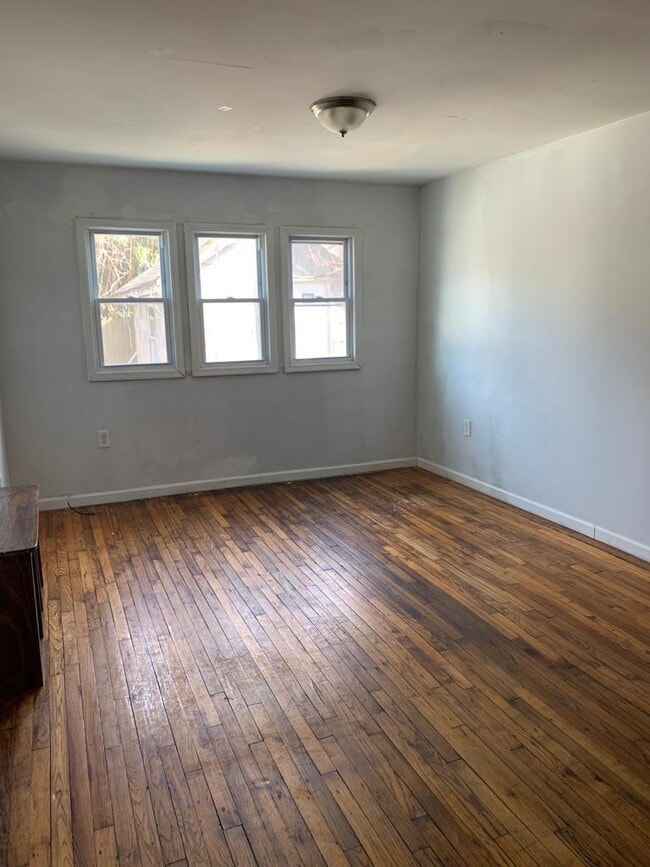 Building Photo - 432 Beach 48th St