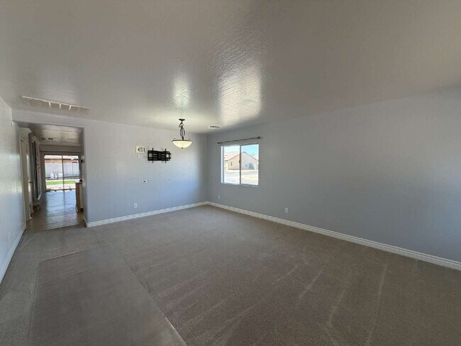 Building Photo - 3907 E Pinto Valley Rd