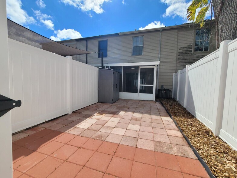 Building Photo - 6141 Oak Cluster Cir