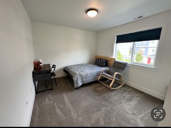 Building Photo - 22939 SE Cherry St