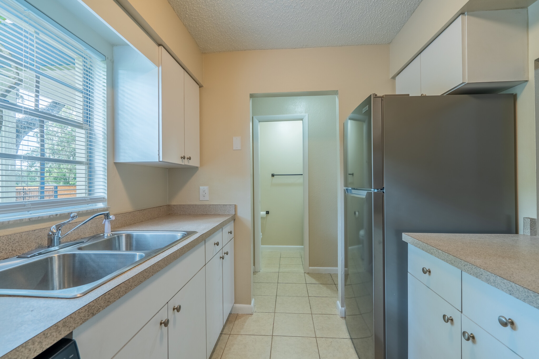 Kitchen - 1023 NE 2nd St