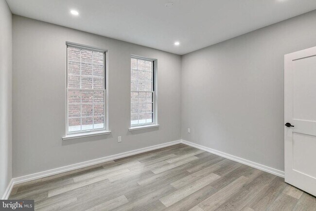 Building Photo - 752 S 16th St