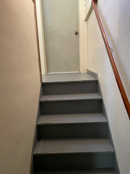 Building Photo - 206 Wales Rd NE