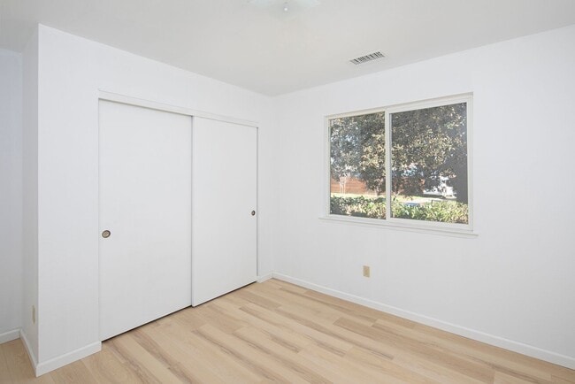 Building Photo - Lovely 3 Bedroom Home in Beautiful Los Alamos!